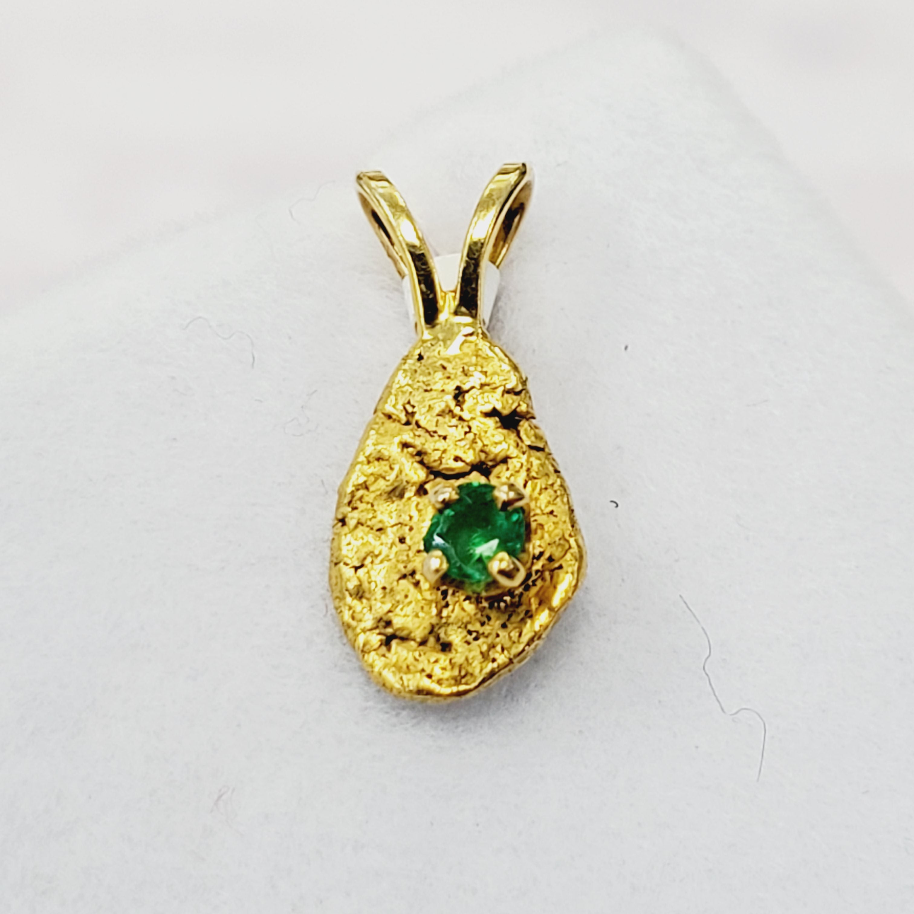 yellow gold flattenedd nuggett pendant